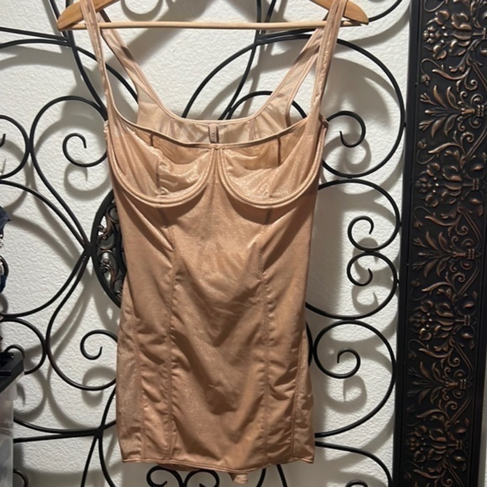 Skims Sexy Launge - Picture 2 of 12
